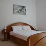 Spacious 1 Bedroom 2 Km To Pessada 公寓 Dhorizáta