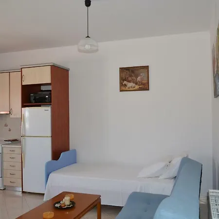 Spacious 1 Bedroom 2 Km To Pessada Dhorizáta
