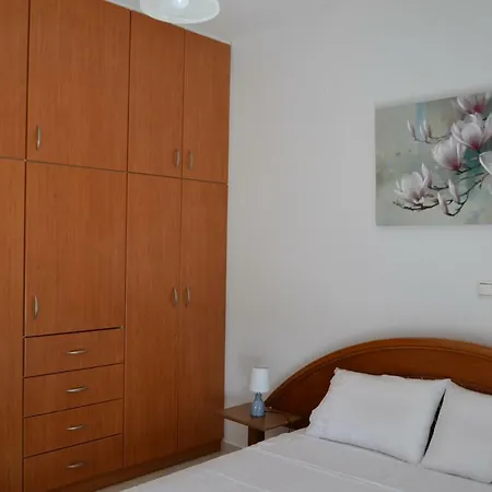 Spacious 1 Bedroom 2 Km To Pessada *