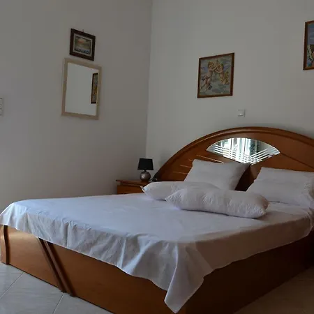 Spacious 1 Bedroom 2 Km To Pessada Dhorizáta