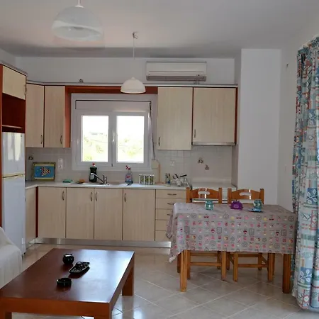 Spacious 1 Bedroom 2 Km To Pessada Apartment