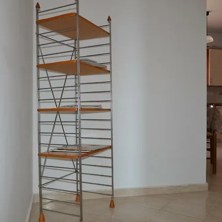 Spacious 1 Bedroom 2 Km To Pessada Apartment *
