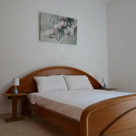 Spacious 1 Bedroom 2 Km To Pessada Apartment Dhorizáta