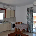 Spacious 1 Bedroom 2 Km To Pessada شقة