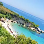 Spacious 1 Bedroom 2 Km To Pessada *
