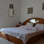 Spacious 1 Bedroom 2 Km To Pessada Dhorizáta