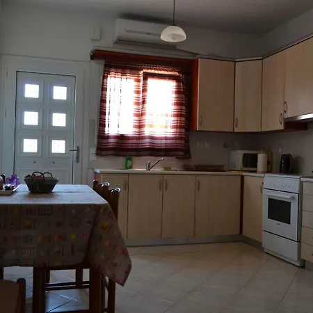 Spacious 1 Bedroom 2 Km To Pessada *