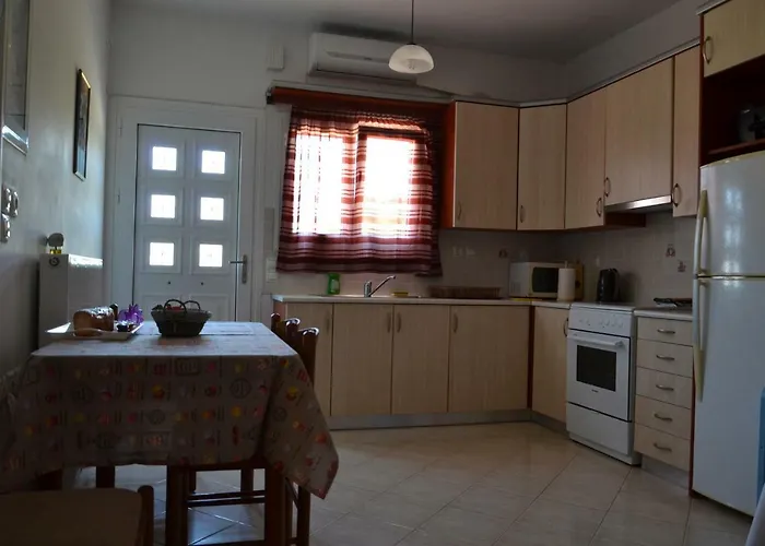 Spacious 1 Bedroom 2 Km To Pessada *