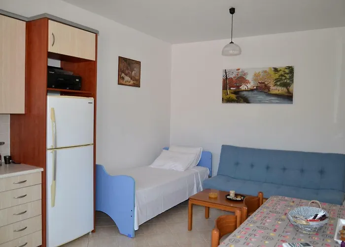 Spacious 1 Bedroom 2 Km To Pessada Διαμέρισμα *