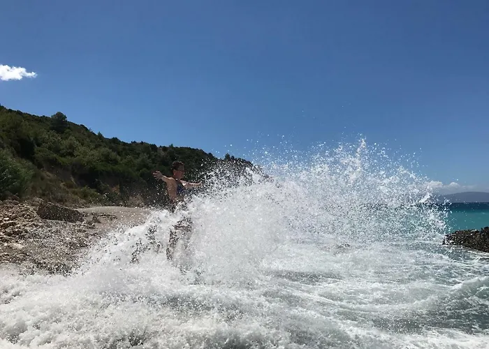 Spacious 1 Bedroom 2 Km To Pessada